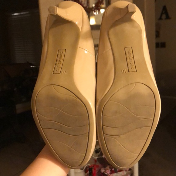 Nude pumps/heels - Picture 2 of 4